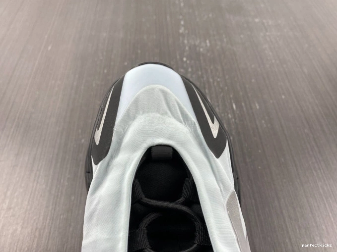 Blue GZ0711 MNVN 700 Yeezy Adidas Boost Tint 0709